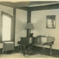 grand piano in estate